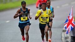 Mo Farah, Kenenisa Bekele y Haile Gebrselassie compiten en la Great North Run 2013 entre Newcastle y South Shields.