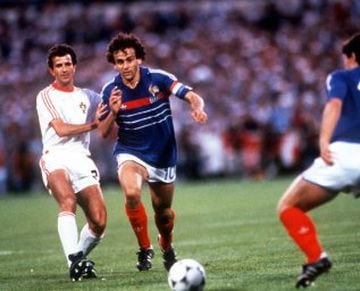 In the first competitive encounter between the teams, hosts and favourites France progressed after a dizzyingly dramatic contest at Marseille's Stade Velodrome. Jean-Francois Domergue gave France a 25th-minute lead with a blistering free-kick, only for Ru