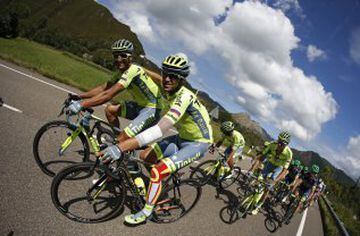 Alberto Contador riding with Daniele Bennati