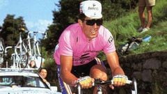 El ciclista español Miguel Indurain, con la maglia rosa de líder del Giro de Italia.