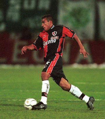 En 1999, llegó al fútbol mexicano para jugar con Atlas, todo ello antes de fichar por León y posteriormente con Pumas.