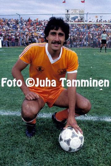 Hugo Rubio | Delantero, desequilibrante por las puntas. Jugó entre 1982 y 1985 en Cobreloa, y logró dos títulos, en 1982 y 1985. 