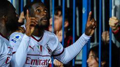 AC Milan's Senegalese defender Fode Ballo-Toure celebrates after scoring during the Italian Serie A football math between Empoli and AC Milan on October 1, 2022 at the Carlo-Castellani stadium in Empoli. (Photo by Alberto PIZZOLI / AFP)