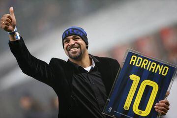 Adriano, también pretendido por el Sao Bento, en el homenaje que le hizo el Inter en diciembre de 2016.
