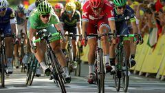 Sagan claims third Tour de France stage win by a nose