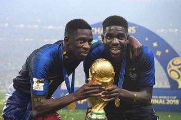 World Champions | France and Barça pair Ousmane Dembele and Samuel Umtiti pose with the World Cup trophy.