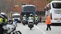 Catalan regional police &#039;Mossos D&#039;Esquadra&#039; officers escort the bus transporting Barcelona&acute;s players at the Camp Nou stadium in Barcelona on December 18, 2019, ahead of the Spanish League football match between Barcelona FC and Real Madrid CF. (Photo by Josep LAGO / AFP)