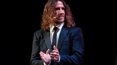 Spain's former defender Carles Puyol applauds during the 2018 FIFA World Cup football tournament final draw at the State Kremlin Palace in Moscow on December 1, 2017.
The 2018 FIFA World Cup will be held between June 14 and July 15, 2018 in 11 Russian cities. / AFP PHOTO / Alexander NEMENOV