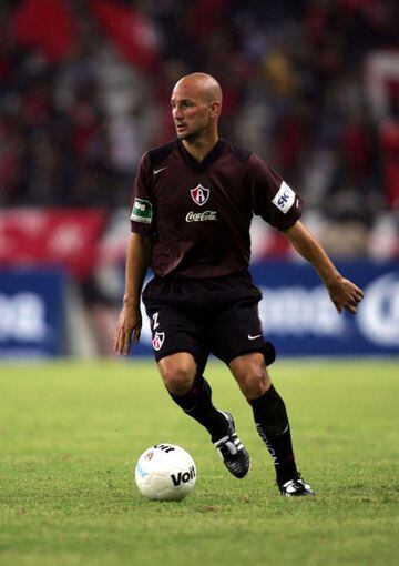 El ex futbolista argentino tuvo su paso por el fútbol mexicano en el 2004 con el Atlas, con quien estuvo sólo una temporada. Su apodo ‘Tomatito’ viene de herencia, pues su padre tenía como sobrenombre ‘El Tomate’.