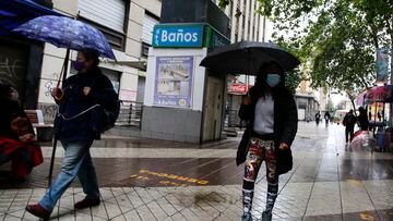 Lluvia en Santiago: confirman sistema frontal para el fin de semana y cuánta agua caerá en la capital