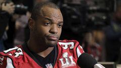 HOUSTON, TX - FEBRUARY 02: Dwight Freeney #93 of the Atlanta Falcons speaks with the media during the Super Bowl LI press conference on February 2, 2017 in Houston, Texas.   Tim Warner/Getty Images/AFP == FOR NEWSPAPERS, INTERNET, TELCOS &amp; TELEVISION USE ONLY ==