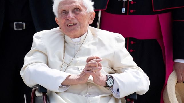 ¿De dónde era el Papa Benedicto XVI, cuándo fue nombrado pontífice y cuál era su nombre secular?
