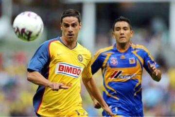 El delantero uruguayo Hernán Rodrigo López fue otro de los que se coronó con el Olimpia en 2002. Dos años más tarde, el charrúa llegó al balompié mexicano para vestir la camiseta del Pachuca en el Apertura de aquel año. Después defendió los colores del América en los torneos Apertura 2007 y Clausura 2008.