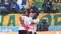 MAR DEL PLATA, ARGENTINA - JULY 24: Agustin Palavecino (C) of River Plate celebrates with teammates Miguel Borja and Lucas Beltran after scoring the first goal of his team during a match between Aldosivi and River Plate as part of Liga Profesional 2022 at Estadio Jose Maria Minella on July 24, 2022 in Mar del Plata, Argentina. (Photo by Rodrigo Valle/Getty Images)