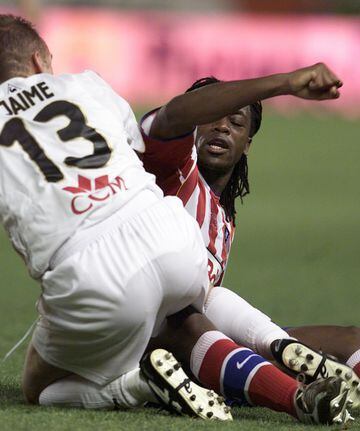 In the 2004/05 season, Atlético Madrid's Kiki Musampa aimed this punch at Albacete's Jaime.