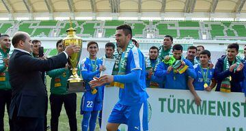 Altyn Asyr (Turkmenistán): 7 títulos (2014, 2015, 2016, 2017, 2018, 2019, 2020). 