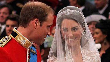 El pr&iacute;nicpe Guillermo y Kate Middleton el d&iacute;a de su boda.