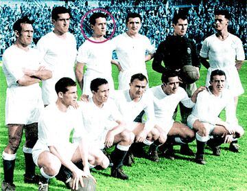 Defendió los colores del Real Madrid desde 1953 hasta 1955 y jugó en la U.D Las Palmas entre 1955 y 1961.