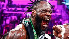 After the Usyk-Fury mega bout is officially off, Deontay Wilder has offered himself to replace the ‘Gipsy King’ and fight the Ukrainian boxer.