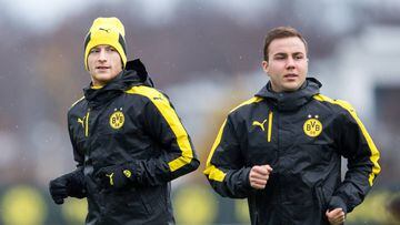 Reus, que podr&iacute;a reaparecer, y G&ouml;tze, que ser&aacute; titular, en el entrenamiento de ayer del Borussia Dortmund.