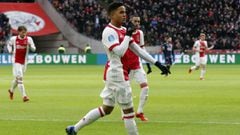 Van der Sar urges Justin Kluivert to continue Ajax development