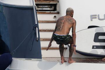 Las fotos de Neymar en Ibiza que suscitan comentarios
