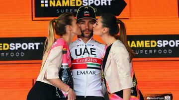Fernando Gaviria, ganador de la tercera etapa del Giro de Italia por descalificaci&oacute;n de Elia Viviani.
