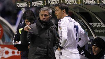 Mourinho da instrucciones a Cristiano en la 2012-13.