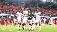 Jugadores de Panam&aacute; festejan el empate contra Qatar