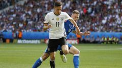 Football Soccer - Germany v Slovakia - EURO 2016 - Round of 16 - Stade Pierre-Mauroy, Lille, France - 26/6/16 Germany&#039;s Julian Draxler in action with Slovakia&#039;s Milan Skriniar   REUTERS/Gonzalo Fuentes Livepic