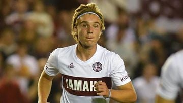 Seattle Sounders are said to be lining up a swoop for Lanús winger De la Vega, 22, as they prepare for the new Major League Soccer campaign.