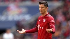 MUNICH, GERMANY - APRIL 09: Robert Lewandowski of FC Bayern Muenchen reacts during the Bundesliga match between FC Bayern Muenchen and FC Augsburg at Allianz Arena on April 09, 2022 in Munich, Germany. (Photo by Alexander Hassenstein/Getty Images)