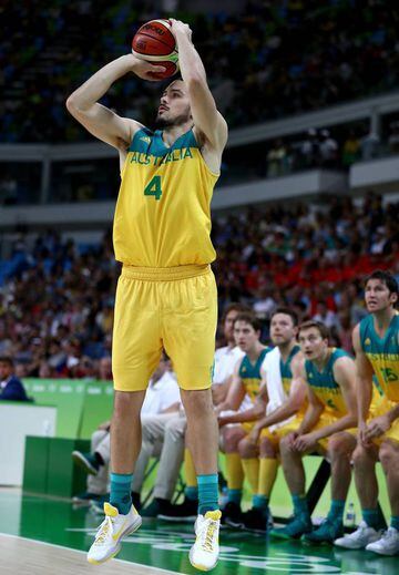 RIO DE JANEIRO, BRAZIL - AUGUST 06: Chris Goulding #4 of Australia takes a shot in the second half against France on Day 1 of the Rio 2016 Olympic Games at Carioca Arena 1 on August 6, 2016 in Rio de Janeiro, Brazil. (Photo by Elsa/Getty Images)
