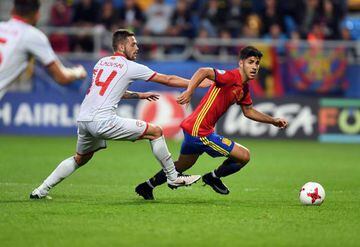 Macedonia's defender Darko Velkoski left in the wake of Spain's midfielder Marco Asensio.