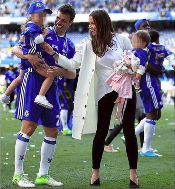En todas las celebraciones con el Chelsea nunca ha faltado el apoyo de su mujer y sus hijas. También estarán en el Mundial de Rusia.