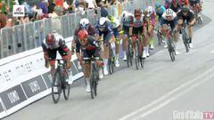 El sprint de Fernando Gaviria en la etapa 7 del Giro