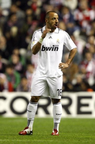 En la temporada 2008/09 llegó al Real Madrid procedente del West Ham United. Únicamente jugó 60 minutos con el club blanco.  