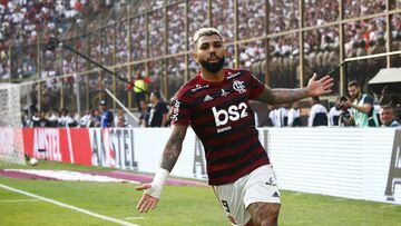 LIMA, PERU - NOVEMBER 23: Gabriel Barbosa of Flamengo celebrates after scoring his side&#039;s first goal during the final match of Copa CONMEBOL Libertadores 2019 between Flamengo and River Plate at Estadio Monumental on November 23, 2019 in Lima, Peru. 