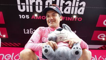 Richard Carapaz, maglia rosa del Giro de Italia.