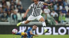 El lateral regres&oacute; a Juventus pero su estad&iacute;a podr&iacute;a terminar en pocos d&iacute;as.