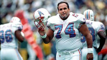 PITTSBURGH, PA - SEPTEMBER 28:  Offensive lineman Bruce Matthews #74 of the Tennessee Oilers (later Tennessee Titans) looks on from the field during a game against the Pittsburgh Steelers at Three Rivers Stadium on September 28, 1997 in Pittsburgh, Pennsylvania.  (Photo by George Gojkovich/Getty Images)