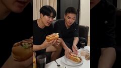 “Si no sabe comer sándwiches chilenos...”: dos coreanos prueban el as italiano y su reacción es viral en TikTok
