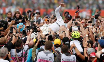 Lewis Hamilton celebra la victoria.