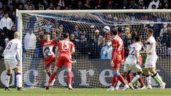 Un golazo de Carles Pérez salva a Mourinho