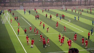 La escuela de artes marciales de Tagou, en la provincia de Henan, ha creado un programa futbol&iacute;stico en el que participan m&aacute;s de 1.500 aspirantes a jugadores.
