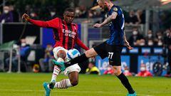 MILAN, ITALY - APRIL 19: Marcelo Brozovic of FC Internazionale is tackled by Pierre Kalulu of AC Milan during the Coppa Italia Semi Final 2nd Leg match between FC Internazionale v AC Milan at Giuseppe Meazza Stadium on April 19, 2022 in Milan, Italy. (Photo by Pier Marco Tacca/AC Milan via Getty Images)