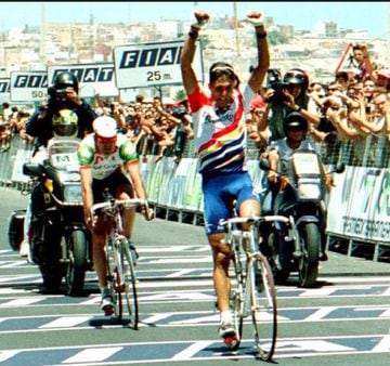 1997. El Chava se proclama campeón de España de ciclismo en ruta en la ciudad de Melilla.