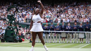 Tennis - Wimbledon - All England Lawn Tennis and Croquet Club, London, Britain - July 13, 2019  Serena Williams of the U.S. gestures to the fans as she holds a trophy after losing the final against Romania&#039;s Simona Halep  REUTERS/Hannah McKay