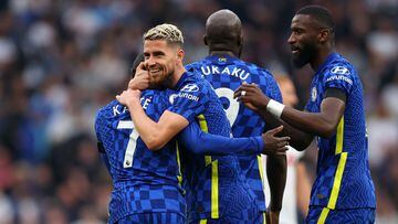 LONDON, ENGLAND - SEPTEMBER 19: Ngolo Kante of Chelsea celebrates with teammate Jorginho after scoring their side&#039;s second goal during the Premier League match between Tottenham Hotspur and Chelsea at Tottenham Hotspur Stadium on September 19, 2021 i