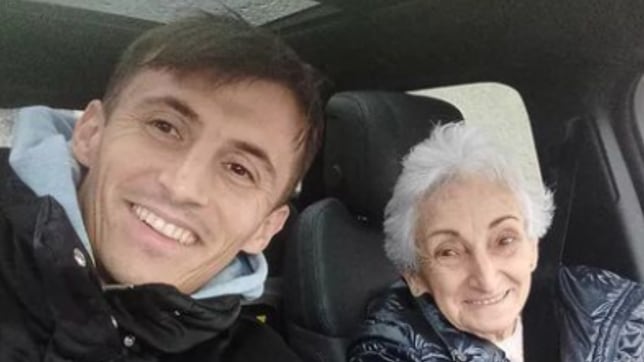 Osasuna: el gesto viral de Budimir con una anciana
